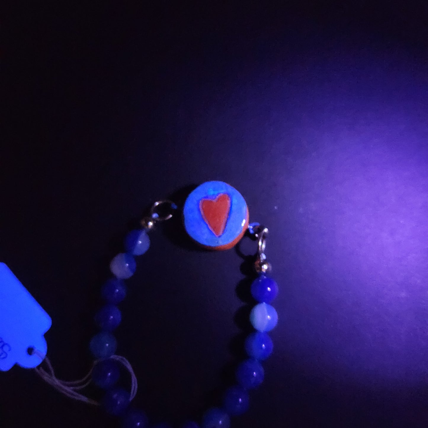 Love heart bracelet with charm M*Glows in blacklight/UV*