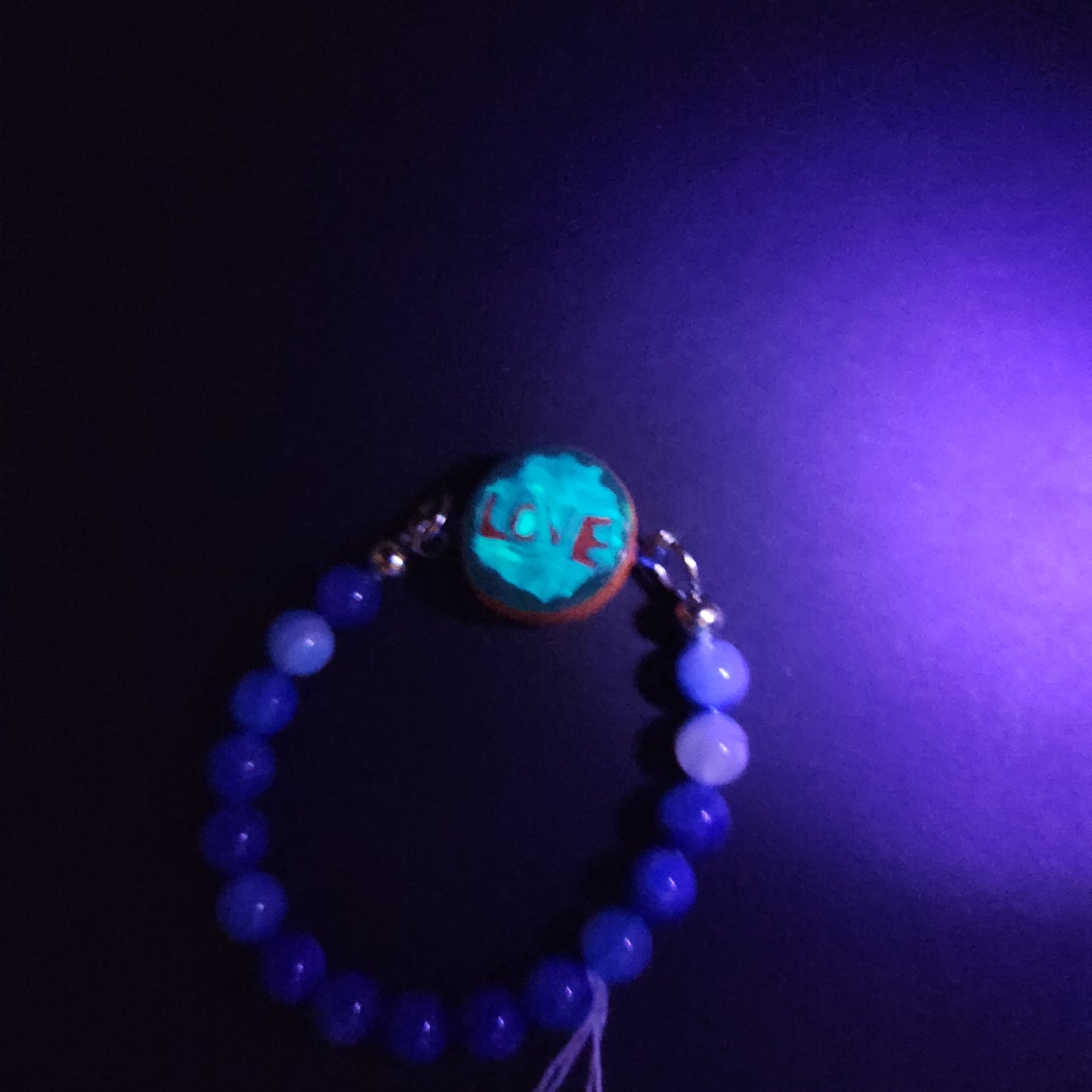 Love heart bracelet with charm M*Glows in blacklight/UV*
