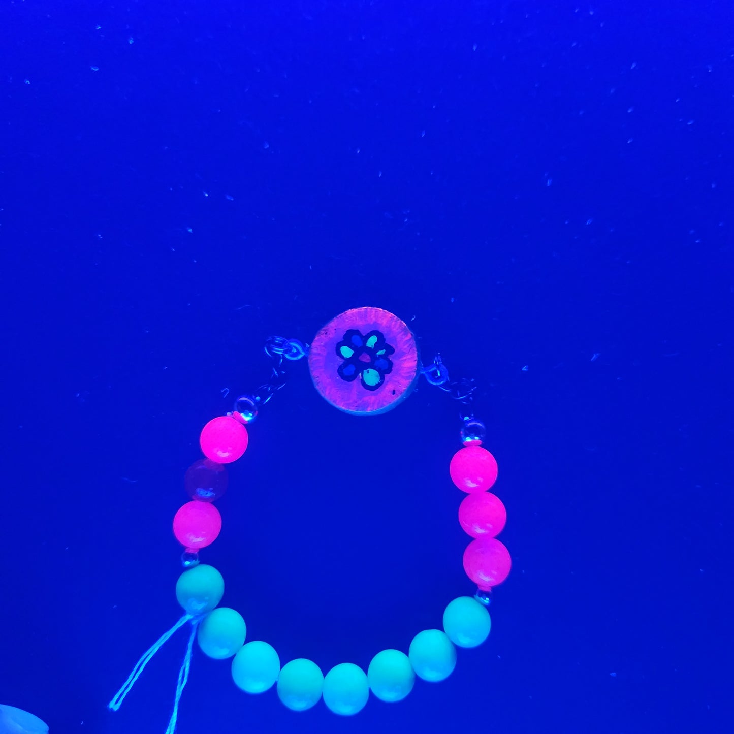 Wild flower bracelet with charm M/L *Glows in blacklight/UV*