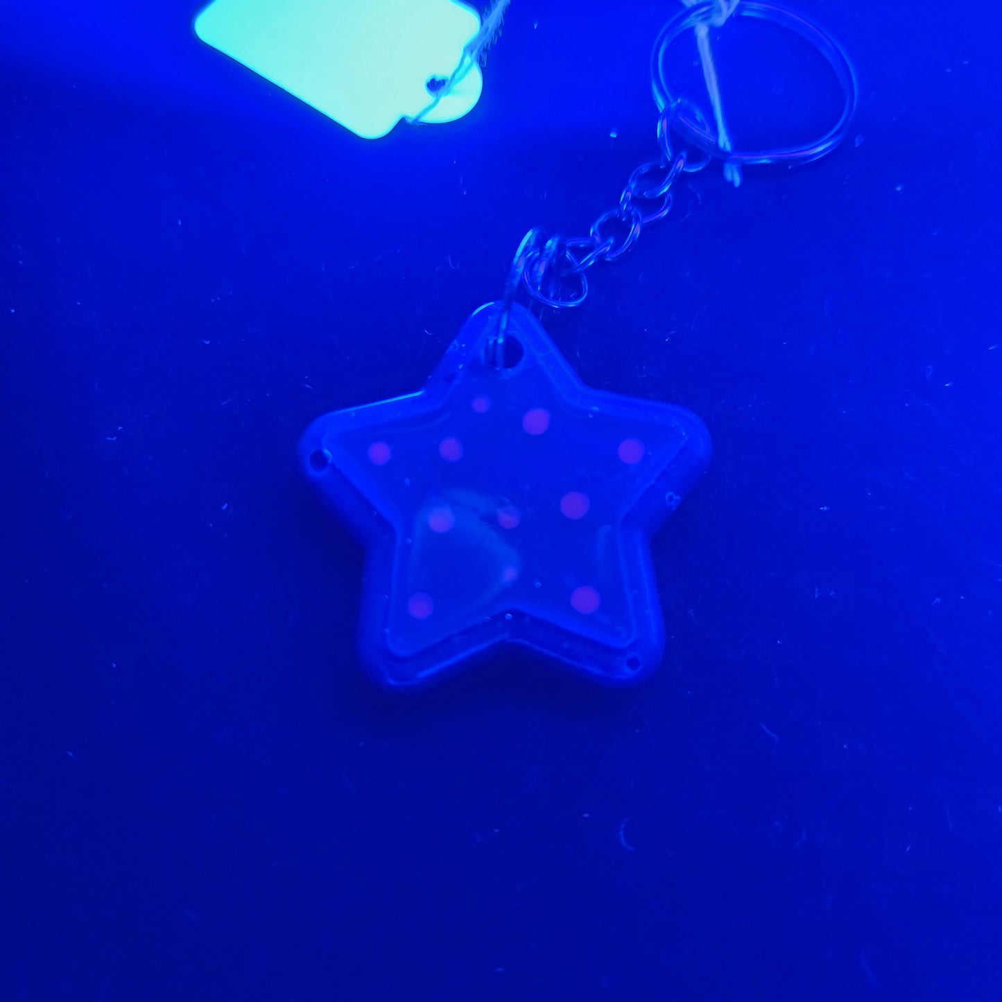 Purple star key-chain *Glows in blacklight/UV*