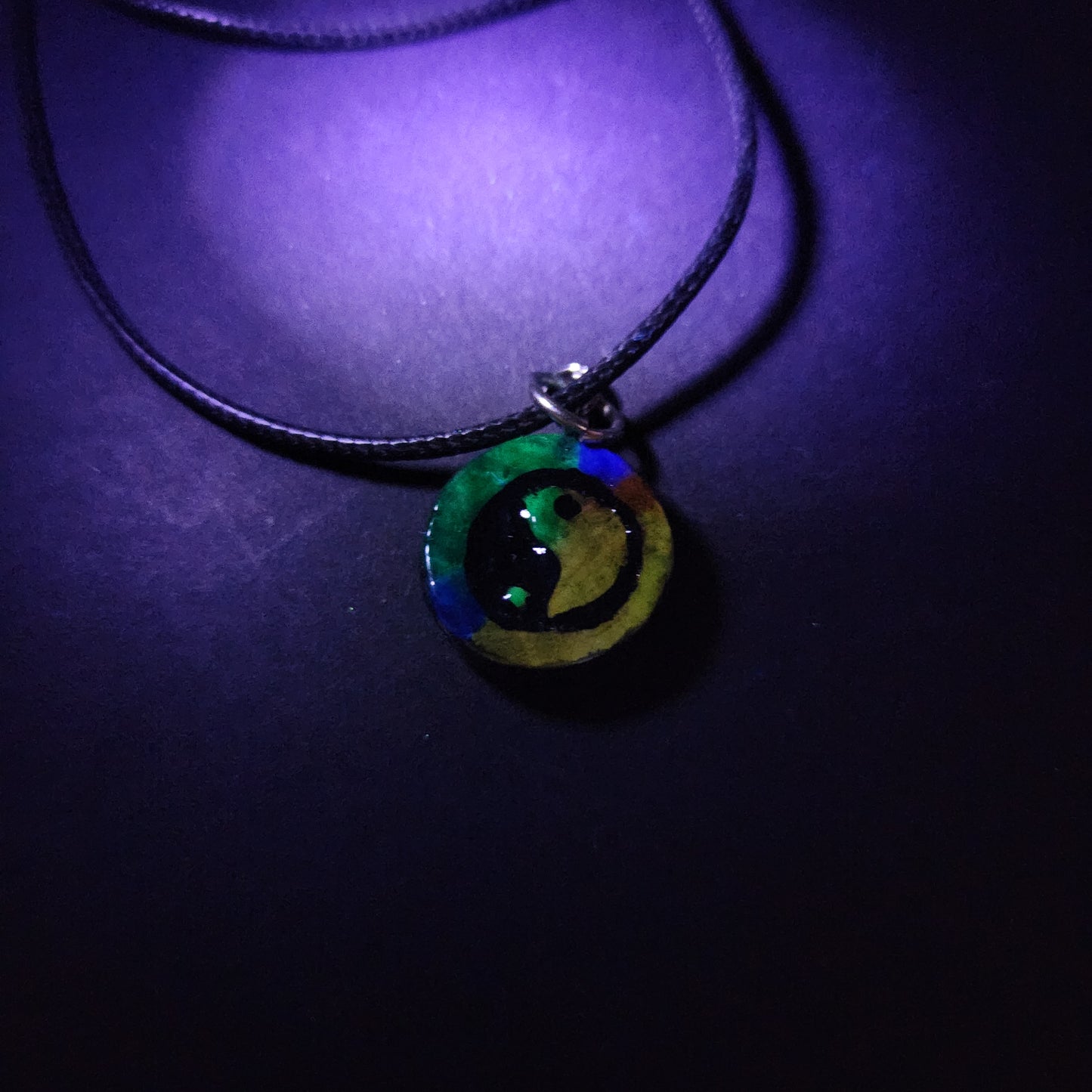 Yin Yang tie-dye pendant *Blacklight/UV Light activated*