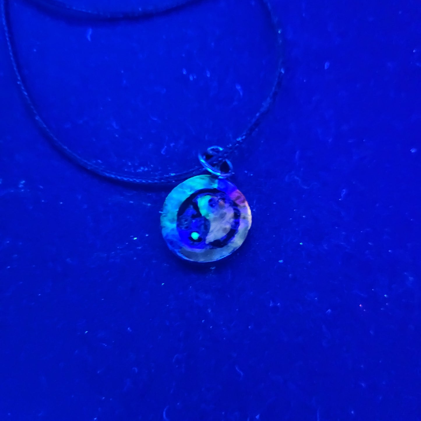 Yin Yang tie-dye pendant *Blacklight/UV Light activated*