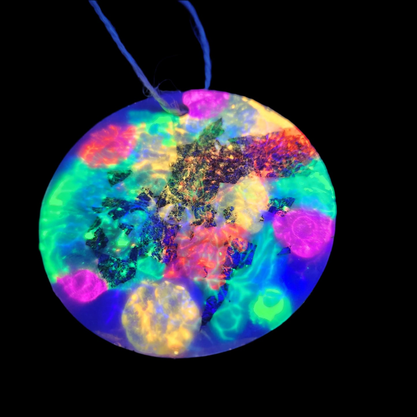 Multi-coloured decor disk *Glows with UV/Blacklight*