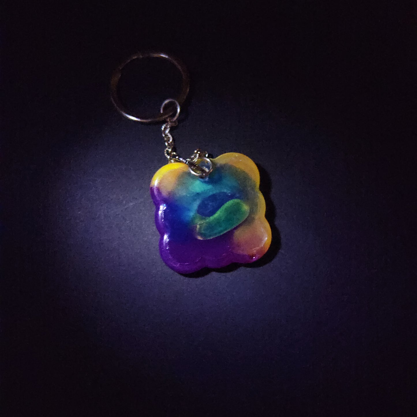 Multicoloured key-chain *Glows in blacklight/UV & Glow-in-the-dark*